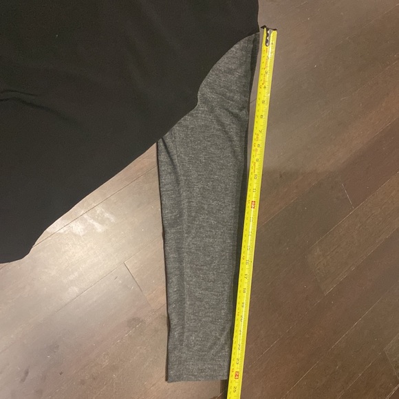 Loft, relaxed fit. Black rayon front w/ Gray lightweight stretch sweater back. - Picture 8 of 8